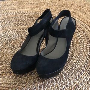 High heel black pump